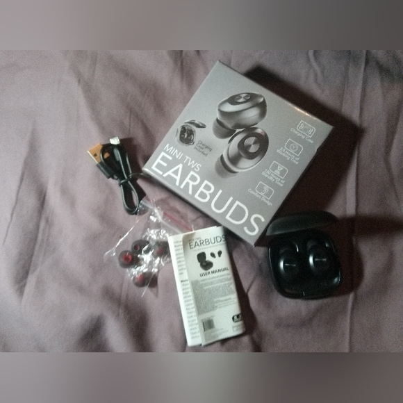 Mini TWS Earbuds with Charging Case - Picture 3 of 5